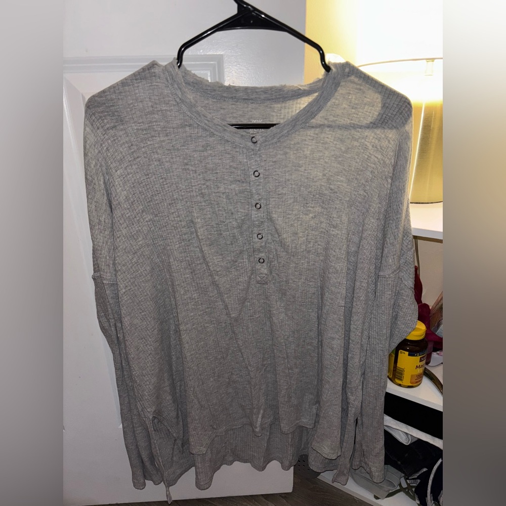 Aerie lounge top